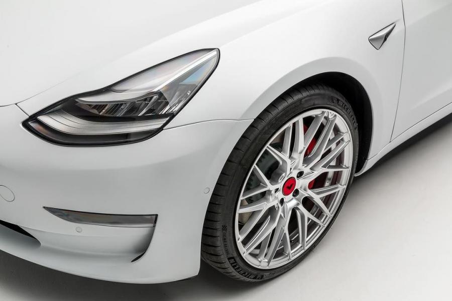 Детали экстерьера Tesla Model 3 by Vorsteiner 2018 года  (фото 8 из 9)